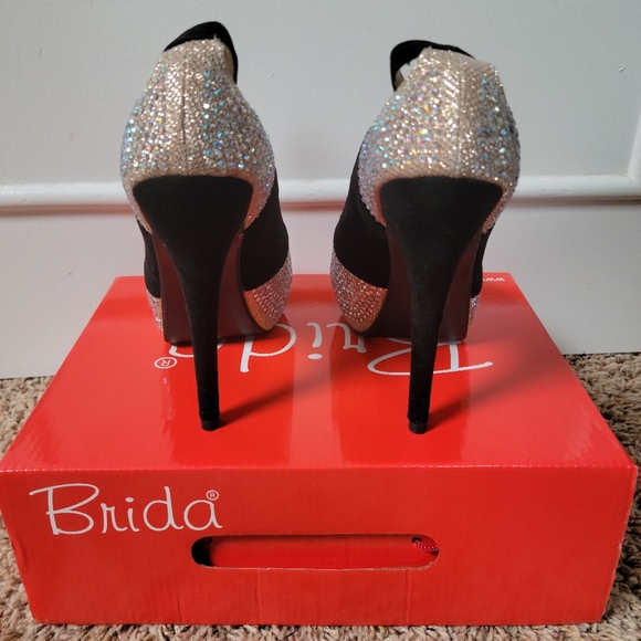 Women's Brida Pumps - Picture 4 of 4